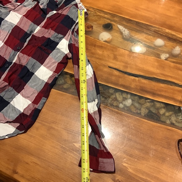 Cold shoulder checkered shirt - Picture 6 of 6